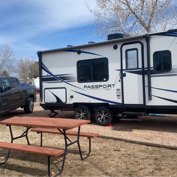 Ashley’s MOVING Closet✨ EVERYTHING MUST GO! Make an offer! - Picture 6 of 6